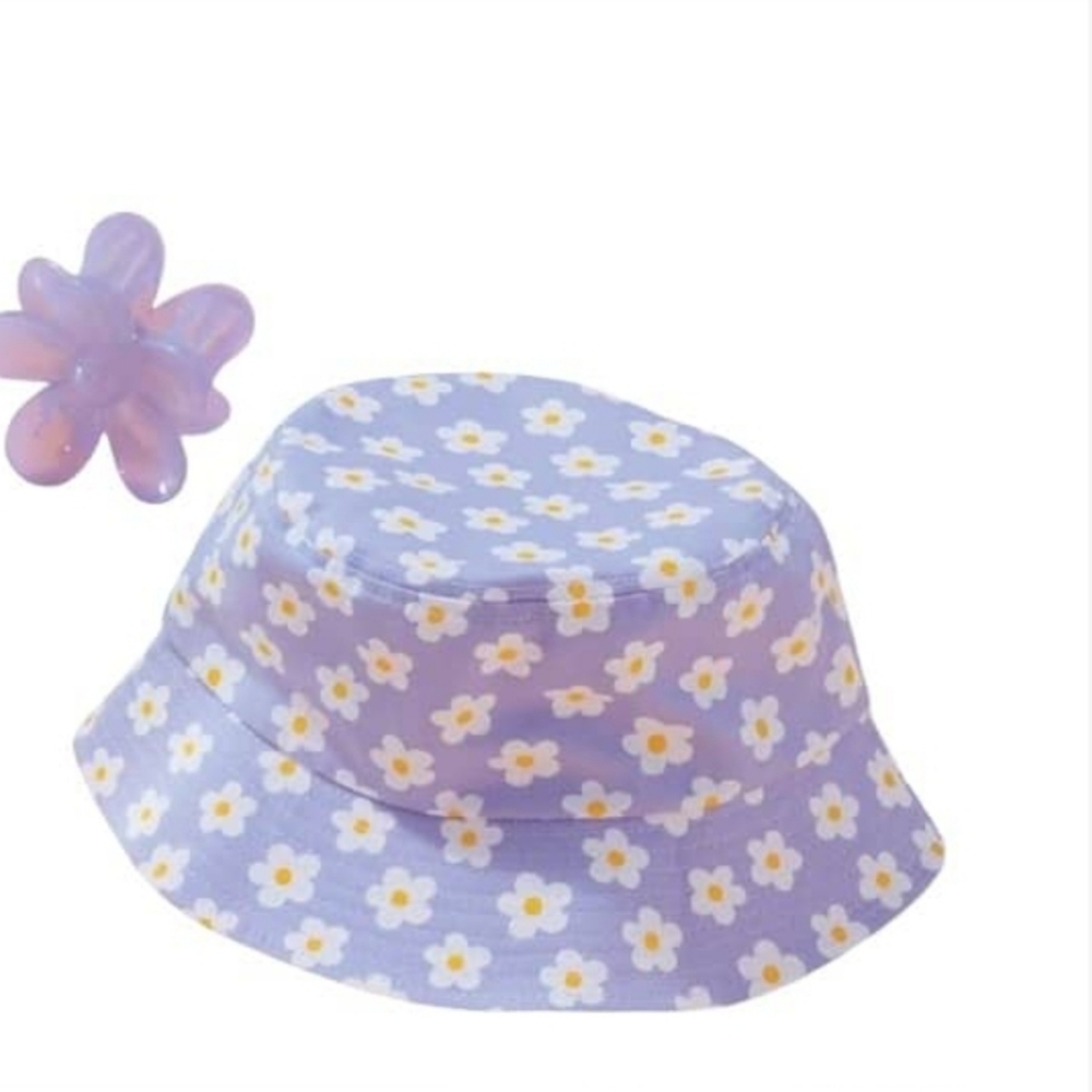 Bucket hat 👒  with hair clip